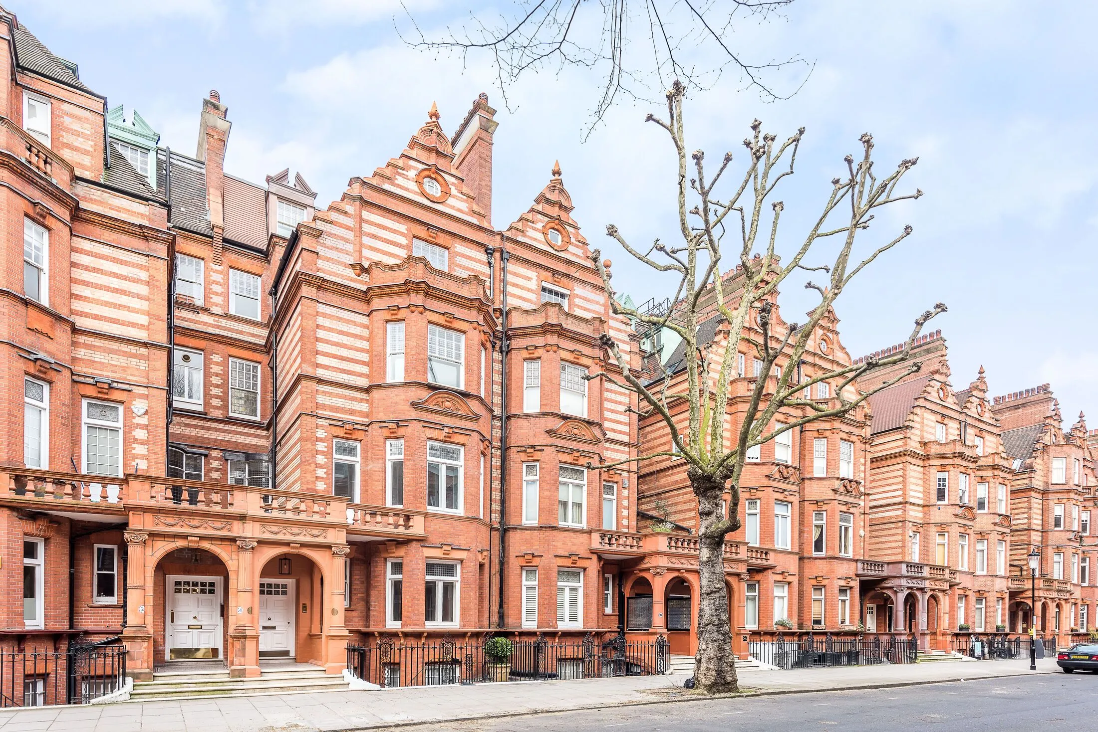 Flat Sloane Gardens in Greater London