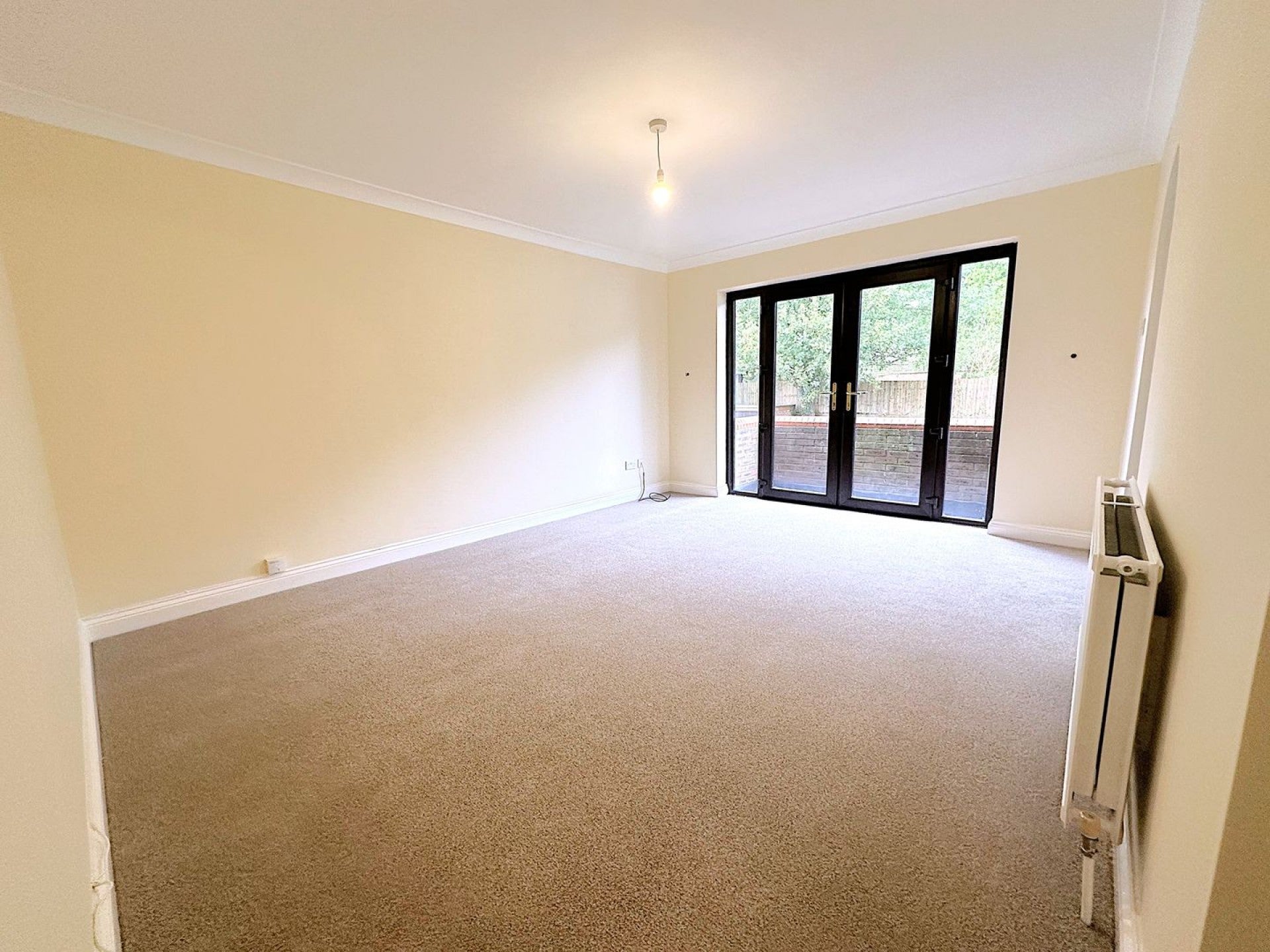 Flat De La Warr Road in Rother
