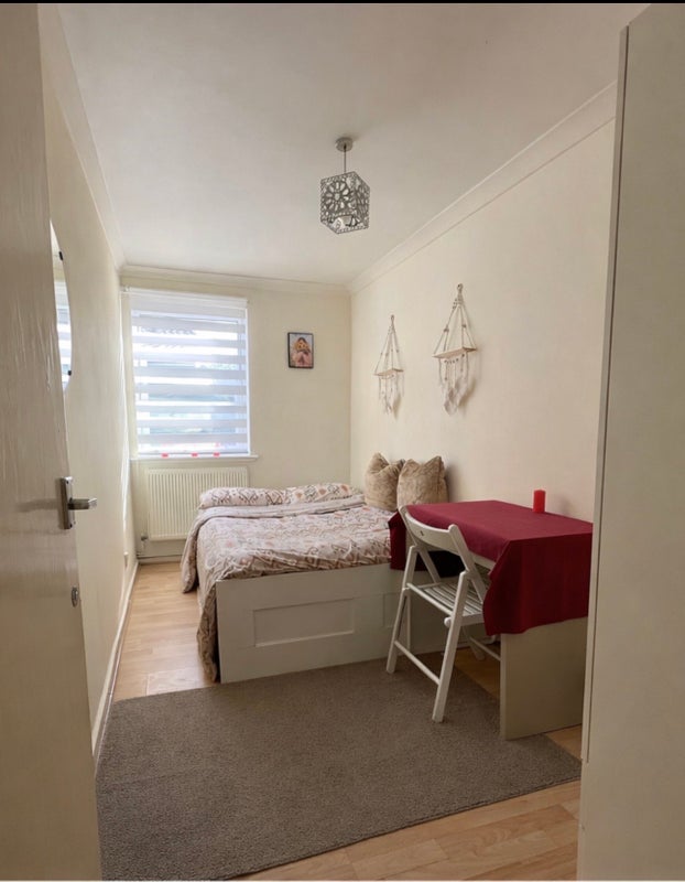 Room Hyde Close in Greater London