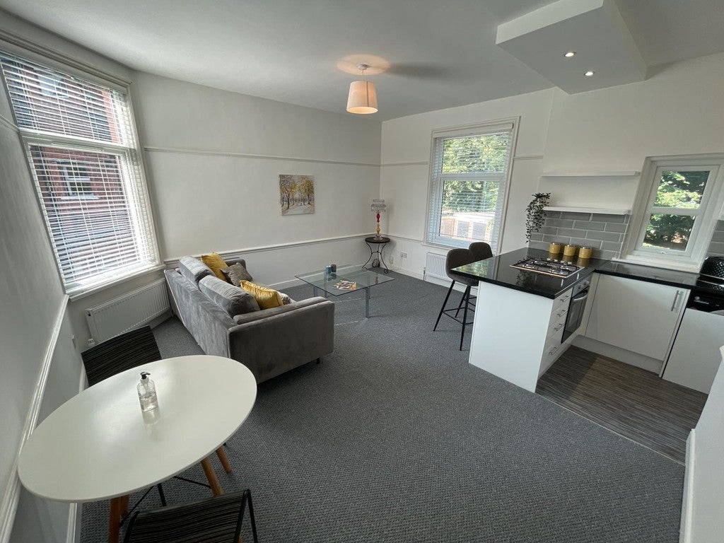 Flat Ballbrook Avenue in Manchester