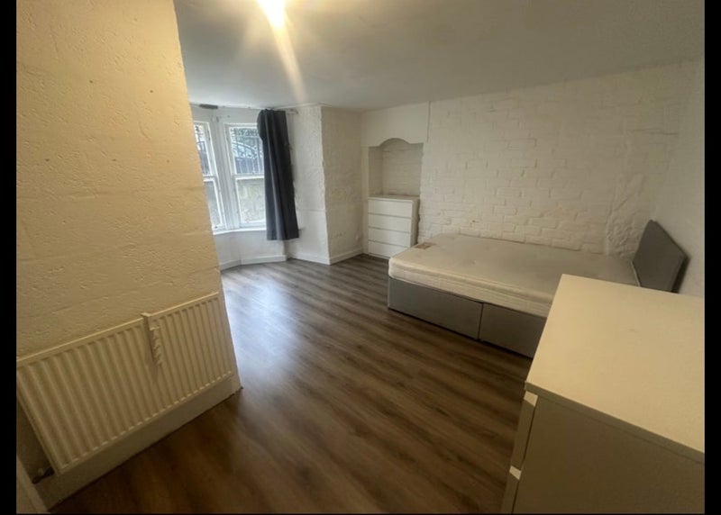 Room Kelvingrove Street in Glasgow