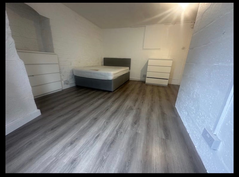 Room Kelvingrove Street in Glasgow