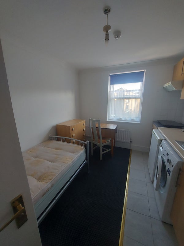 Flat Stanmore Road in Greater London