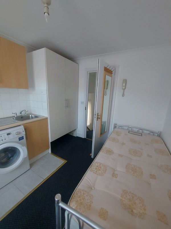 Flat Stanmore Road in Greater London