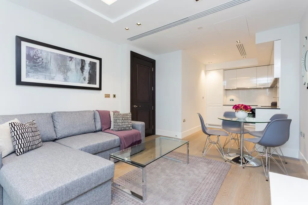Flat Russell Road in Greater London
