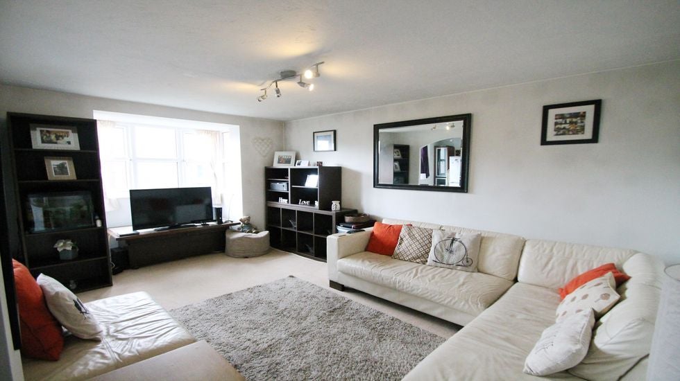 Flat Knowles Close in Greater London