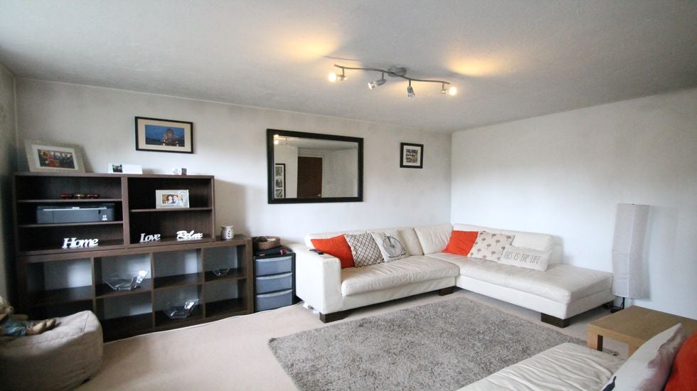 Flat Knowles Close in Greater London