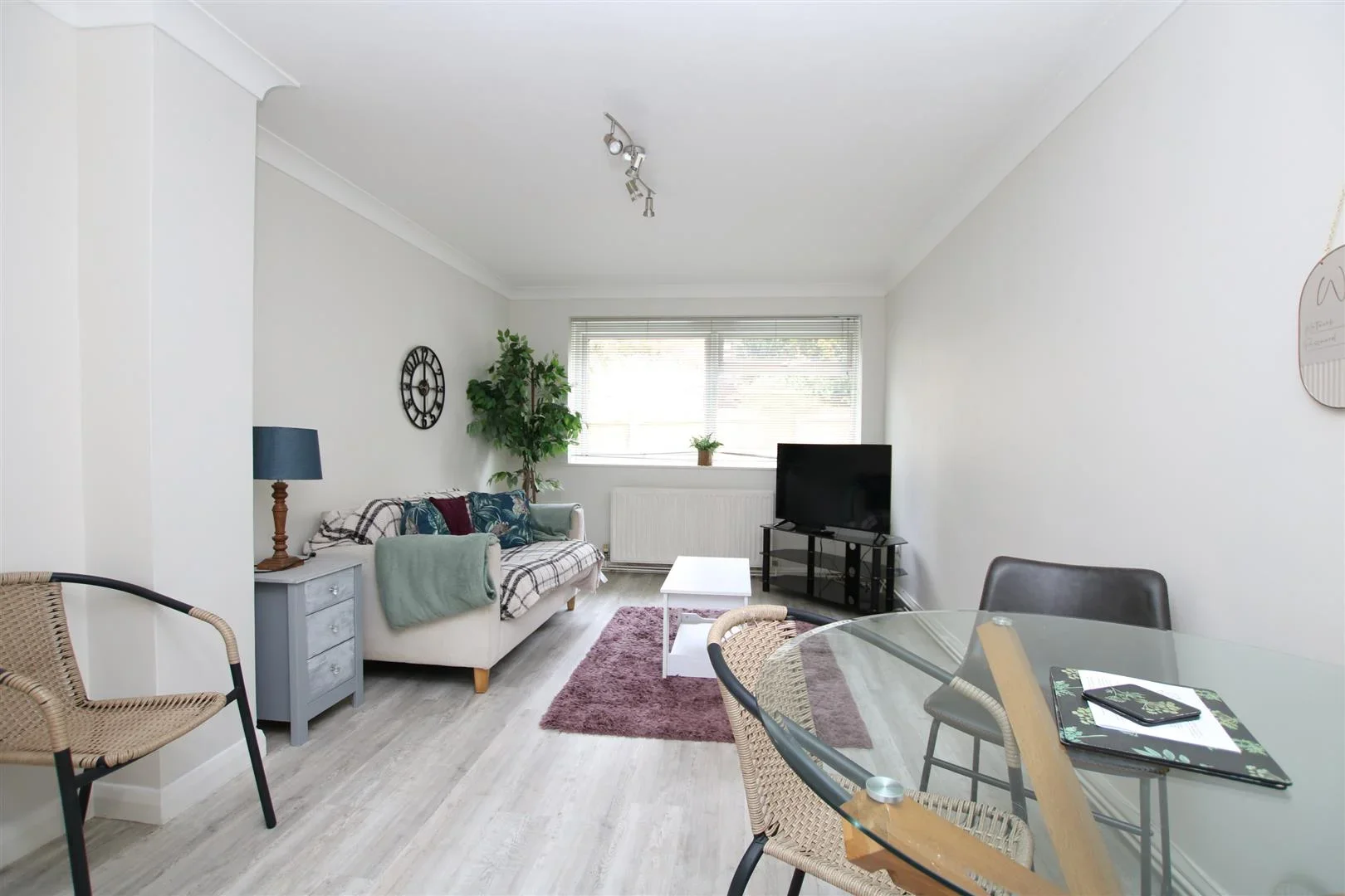 Flat York Close in Horsham