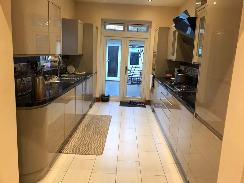 Room Dunton Road in Greater London