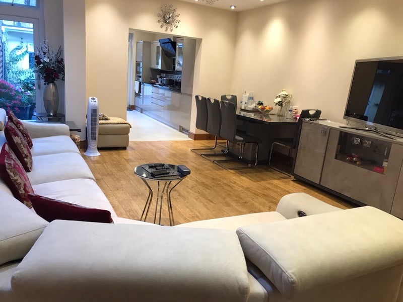 Room Dunton Road in Greater London