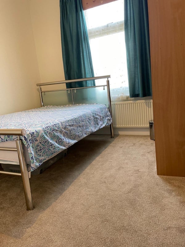 Room Dunton Road in Greater London