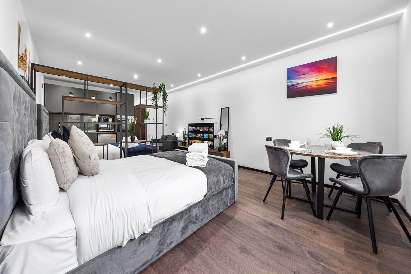 Flat Woodstock Road in Greater London
