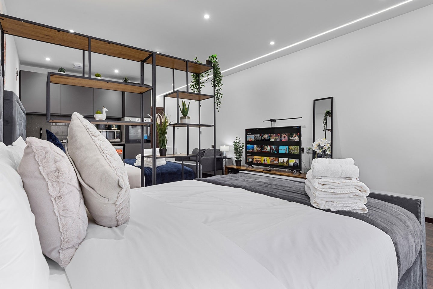 Flat Woodstock Road in Greater London