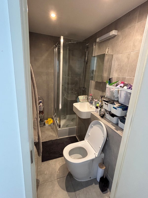 Room Rotherhithe Street in Greater London