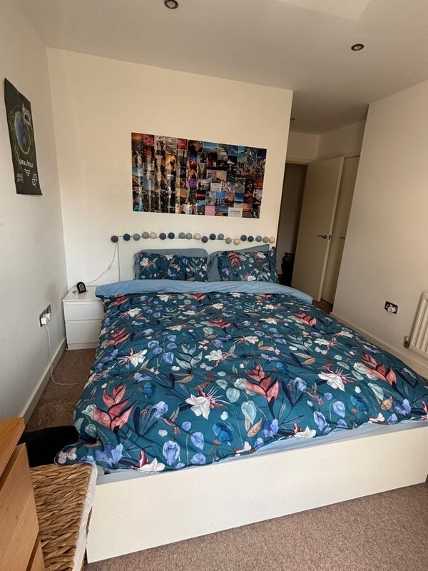 Room Rotherhithe Street in Greater London