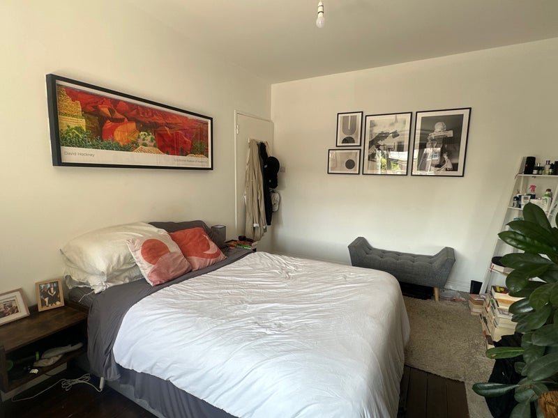 Room Burntwood Lane in Greater London