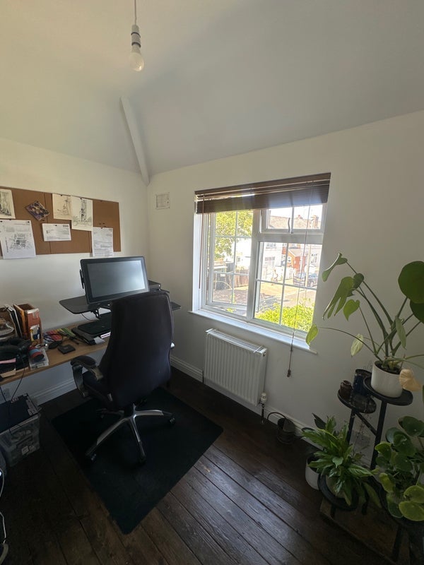 Room Burntwood Lane in Greater London