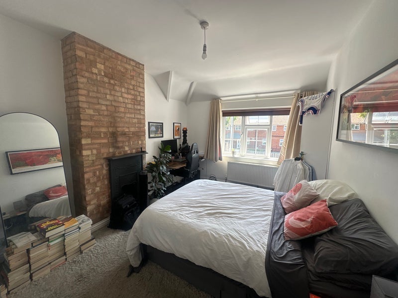 Room Burntwood Lane in Greater London