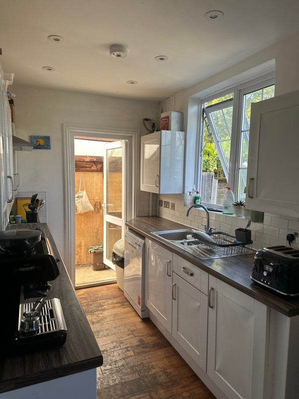 Room Burntwood Lane in Greater London