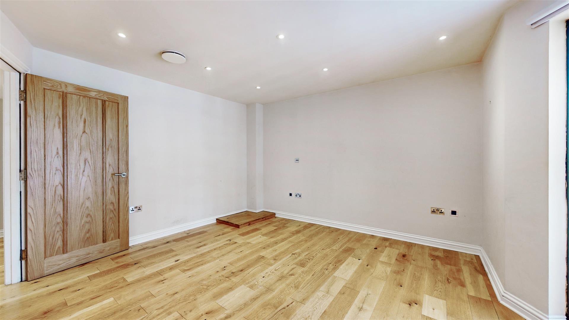 Flat Whitby Street in Greater London