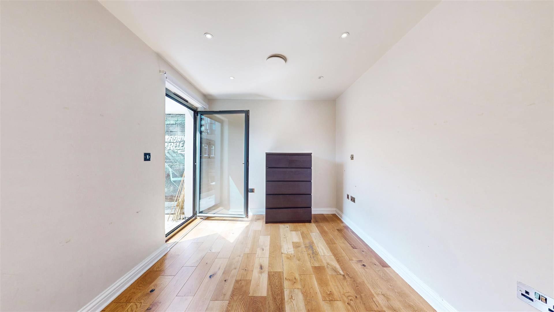 Flat Whitby Street in Greater London