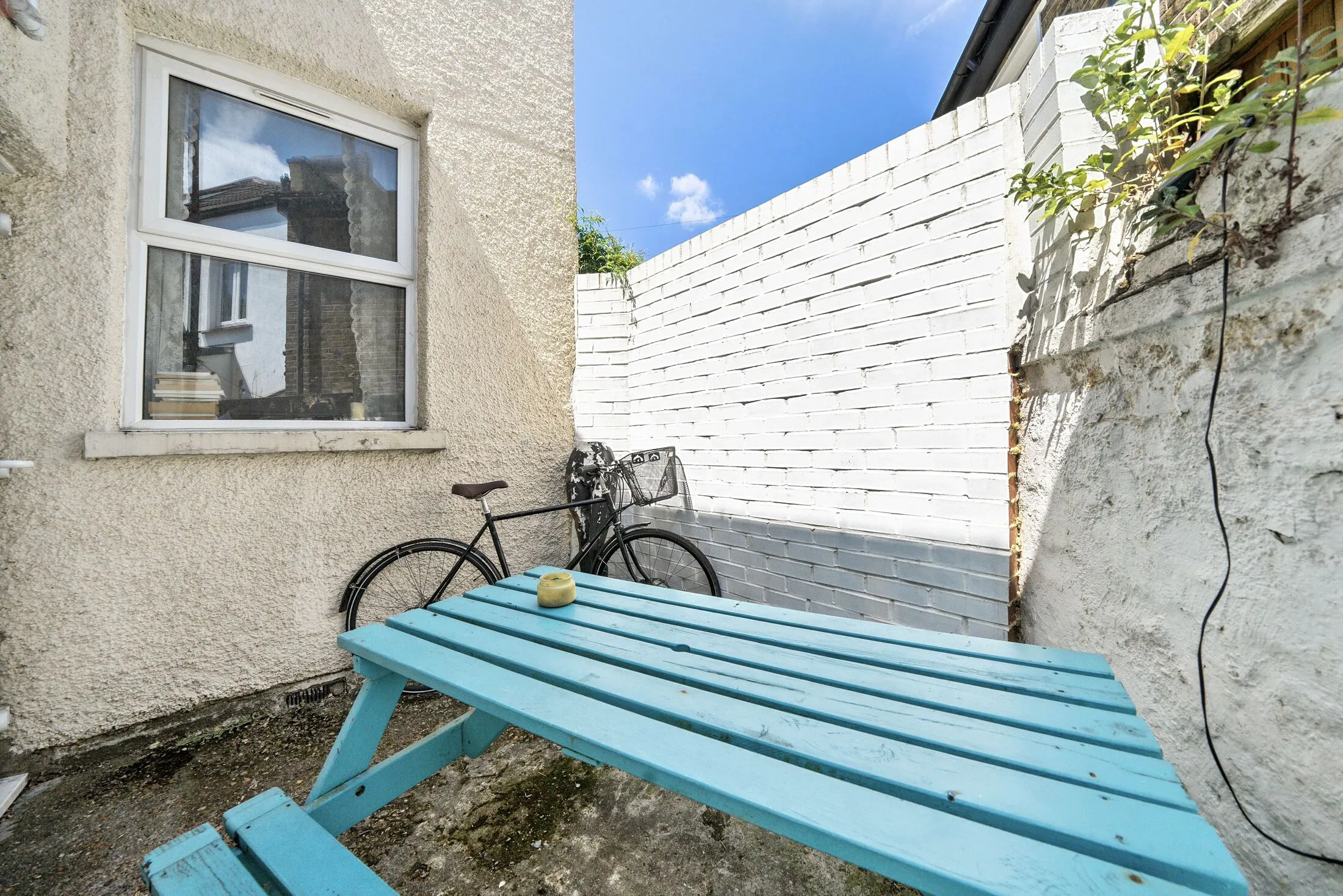 House Bellenden Road in Greater London