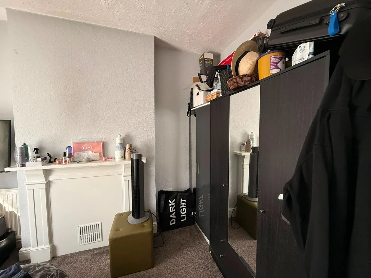 Room Oval Road in Greater London