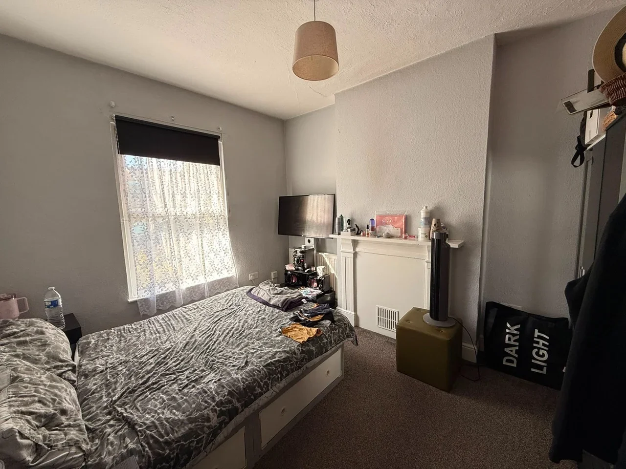 Room Oval Road in Greater London