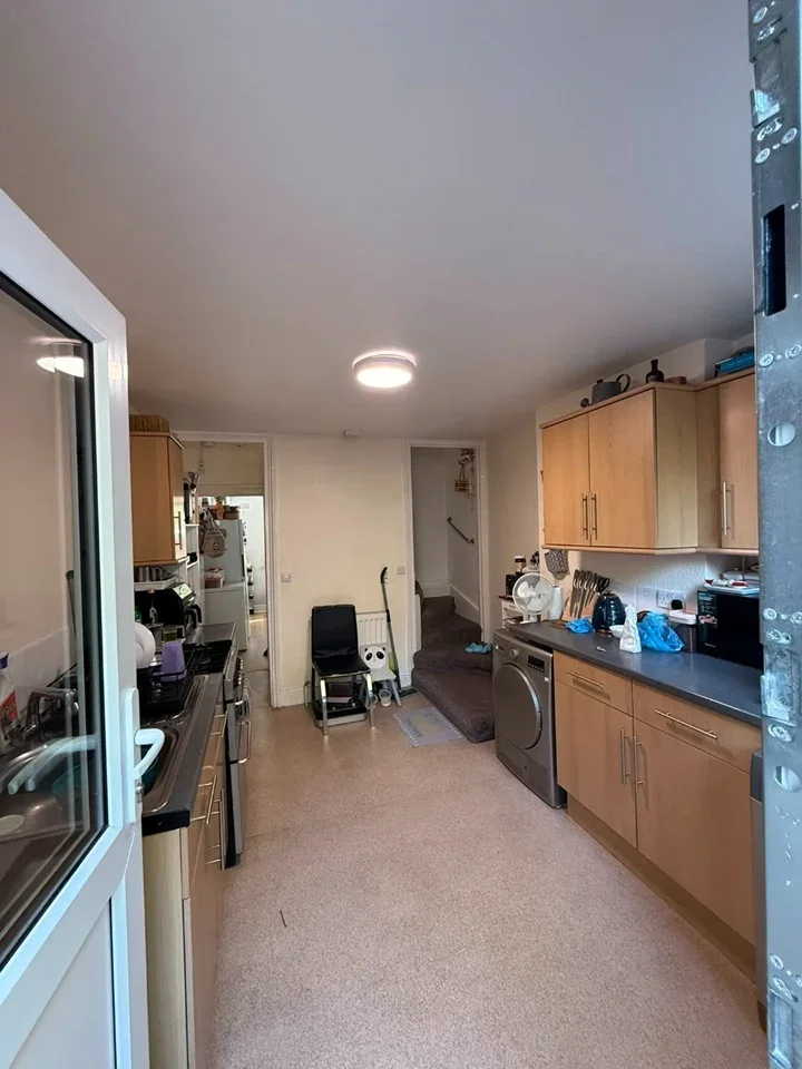 Room Oval Road in Greater London