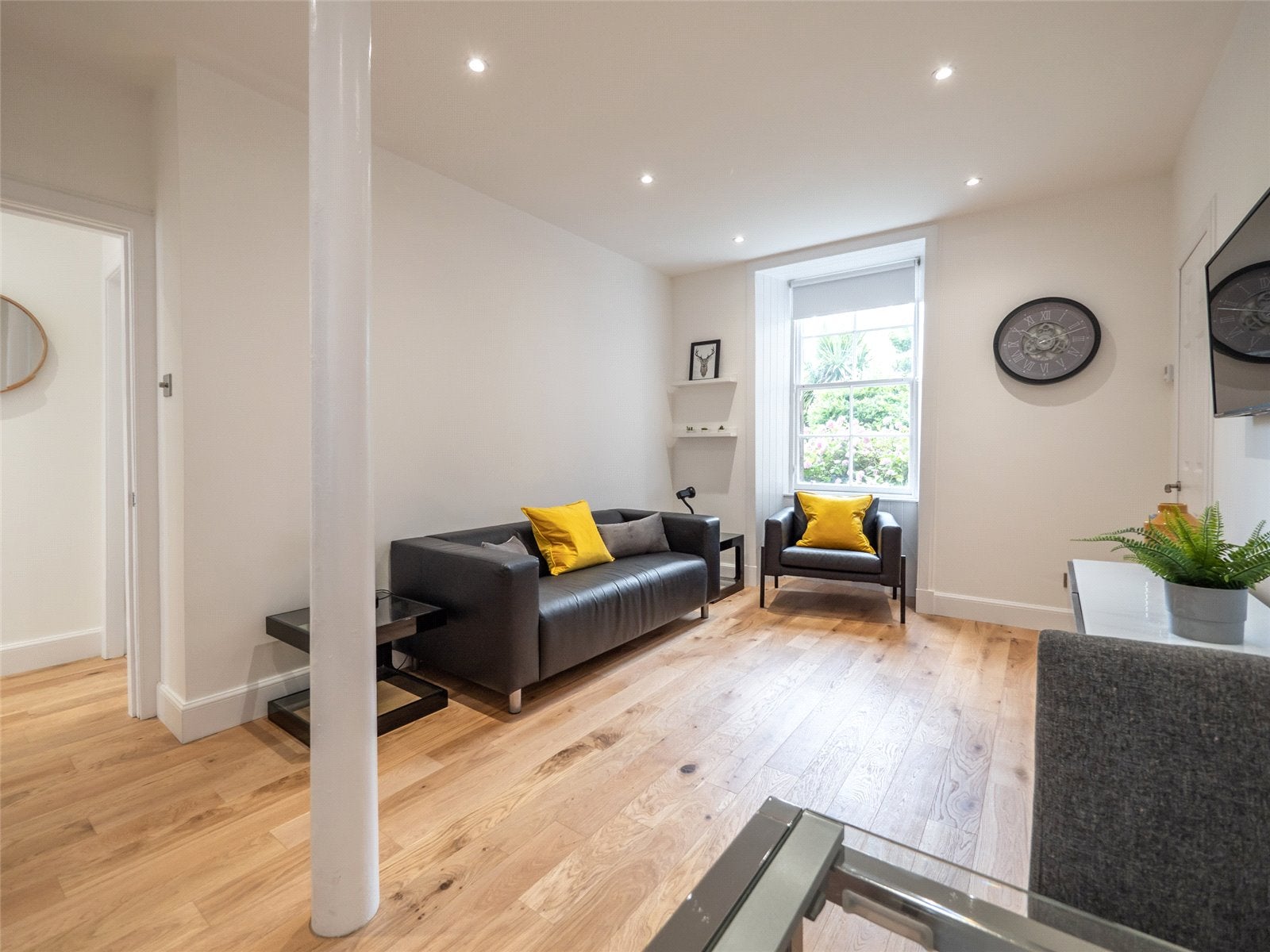 Flat West Crosscauseway in City of Edinburgh