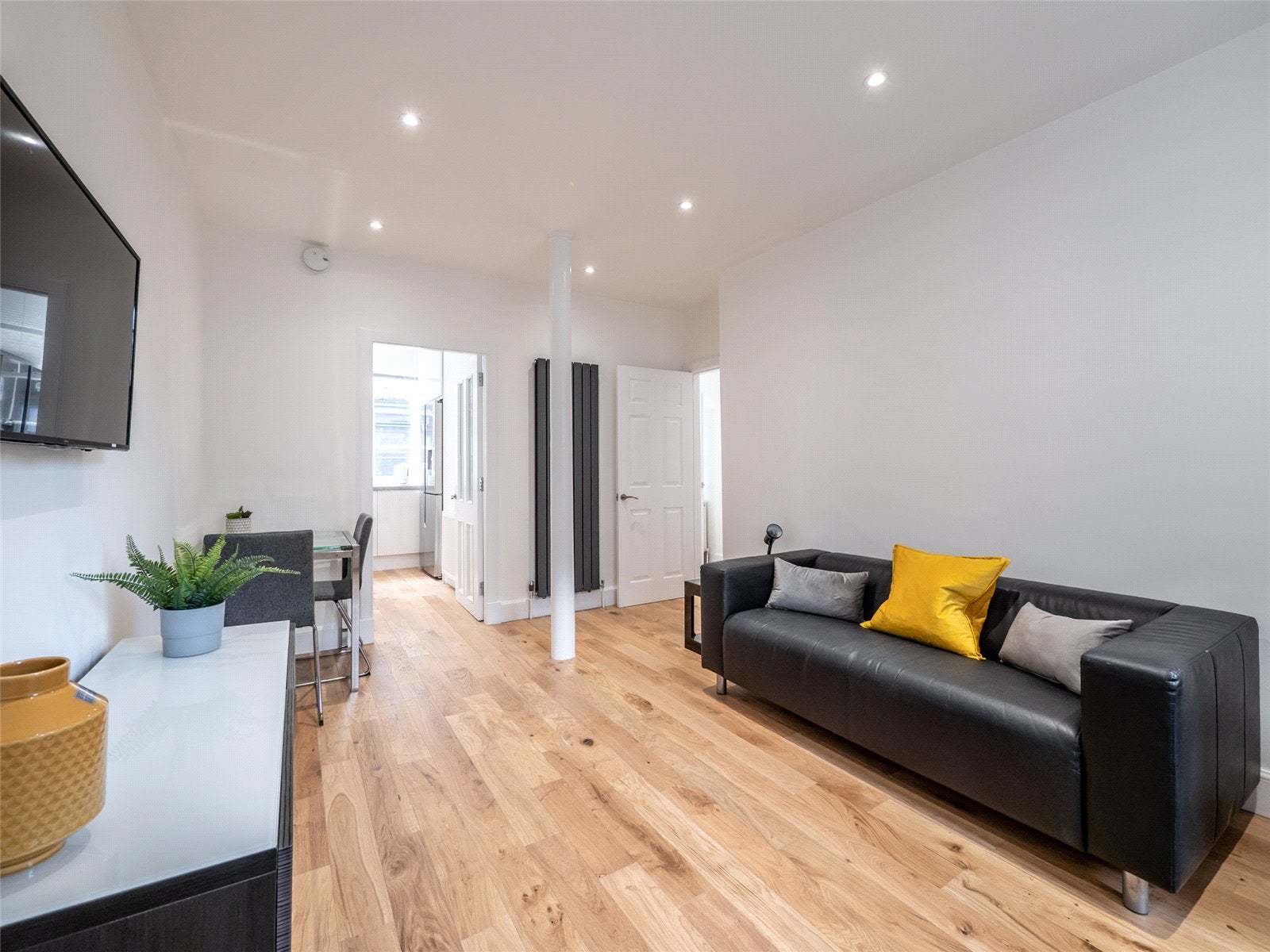 Flat West Crosscauseway in City of Edinburgh