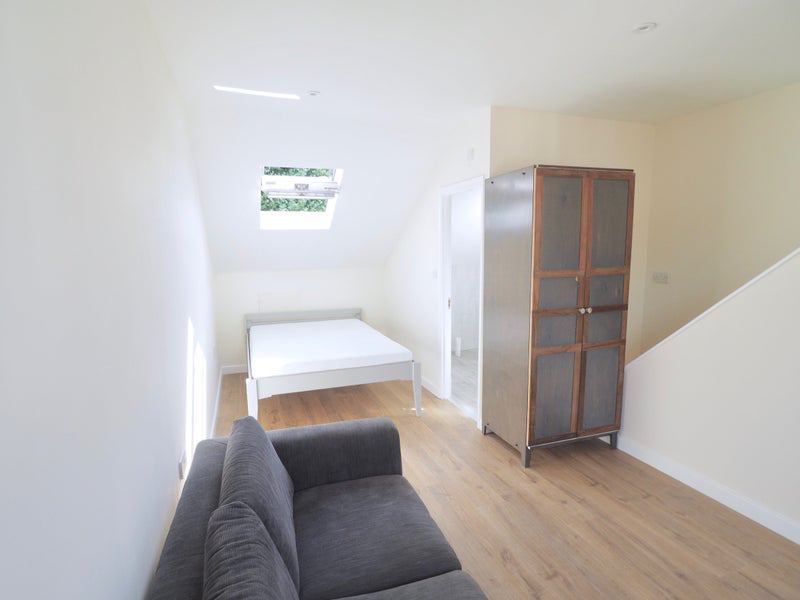 Room Duff Street in Greater London