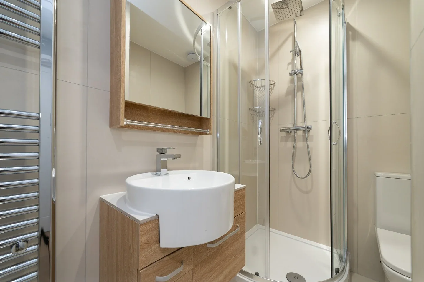 Room Dirdene Gardens in Epsom and Ewell
