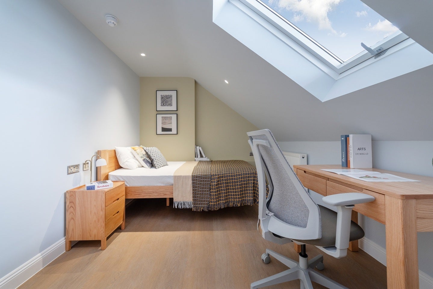Room Dirdene Gardens in Epsom and Ewell
