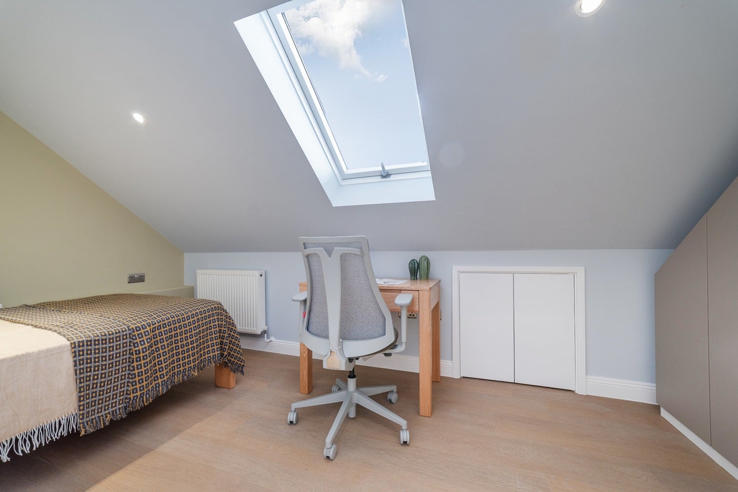 Room Dirdene Gardens in Epsom and Ewell