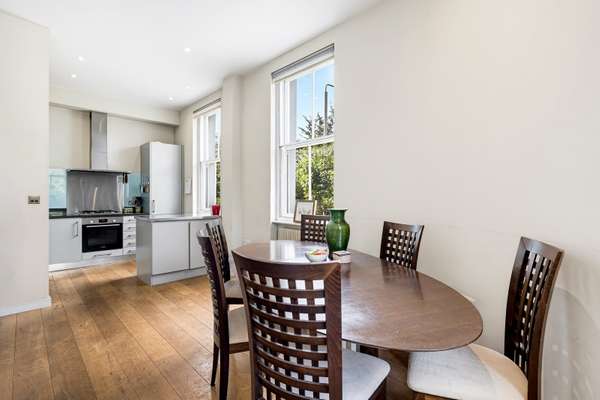 Flat Trinity Road in Greater London