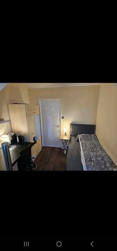 Room Mink Court in Greater London