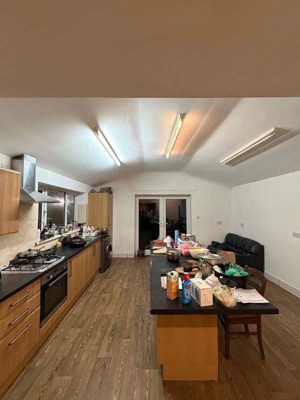 Flat Leckwith Close in Cardiff