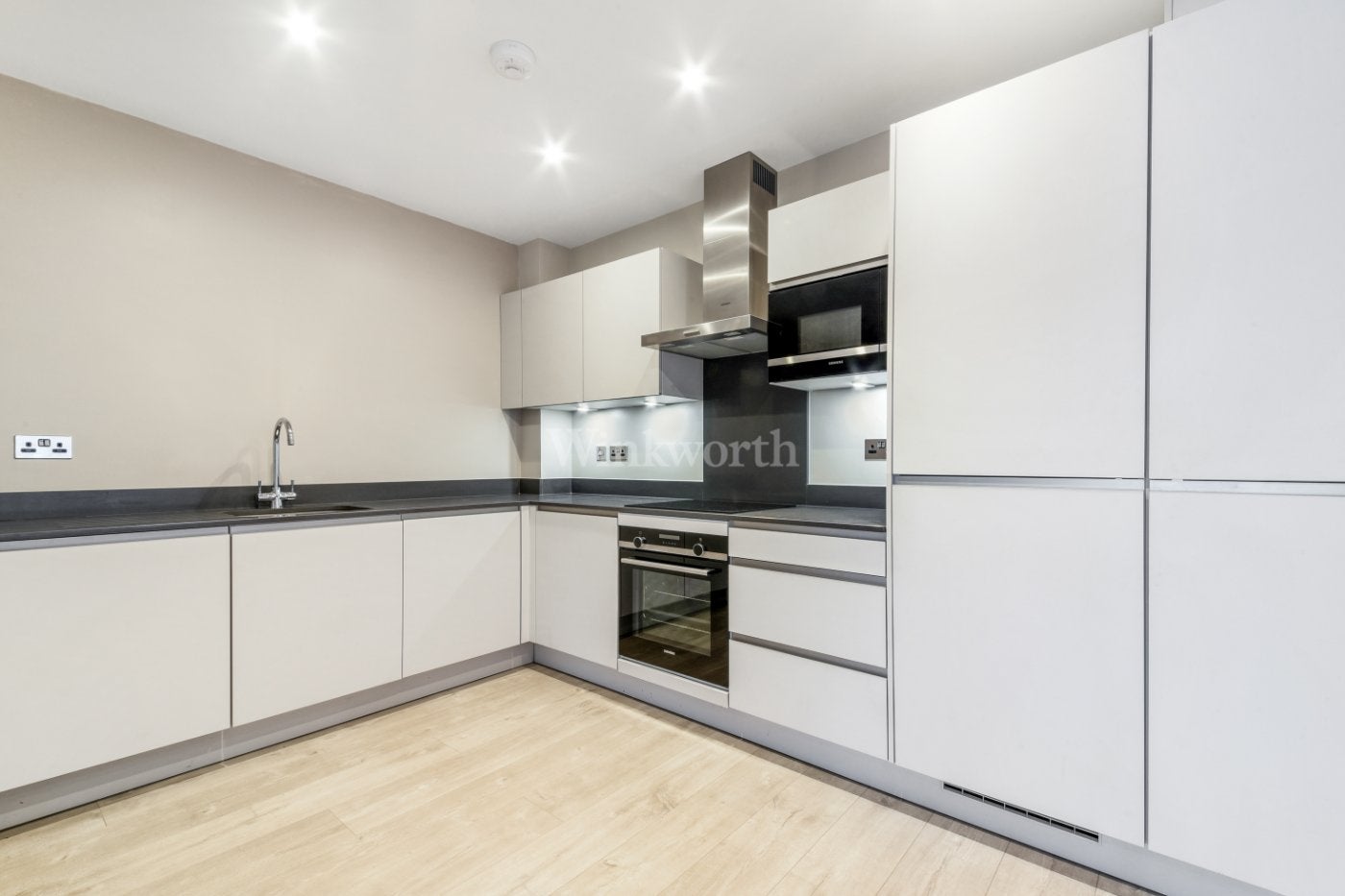 Flat Beckenham Road in Greater London
