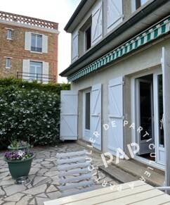 Room D 985 in Ville-d'Avray