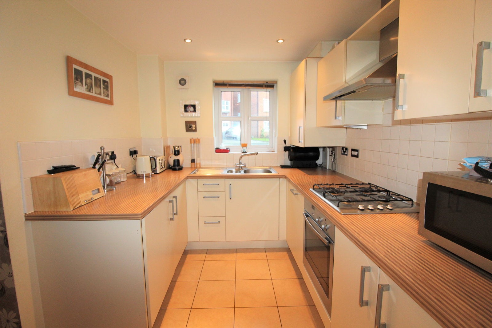 Flat Kingsbury Close in Bury