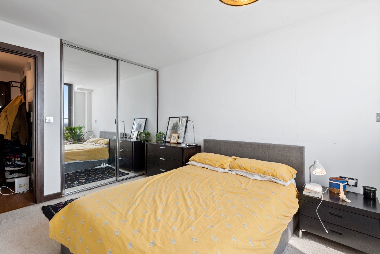 Flat Bridges Court in Greater London