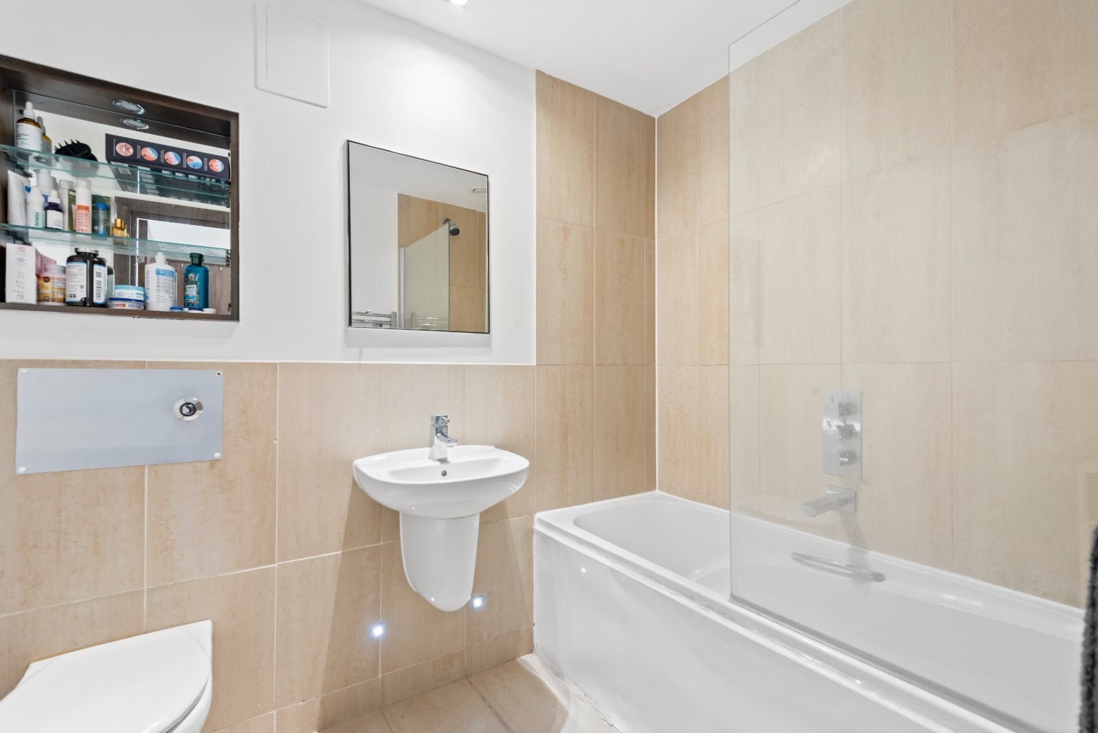 Flat Bridges Court in Greater London