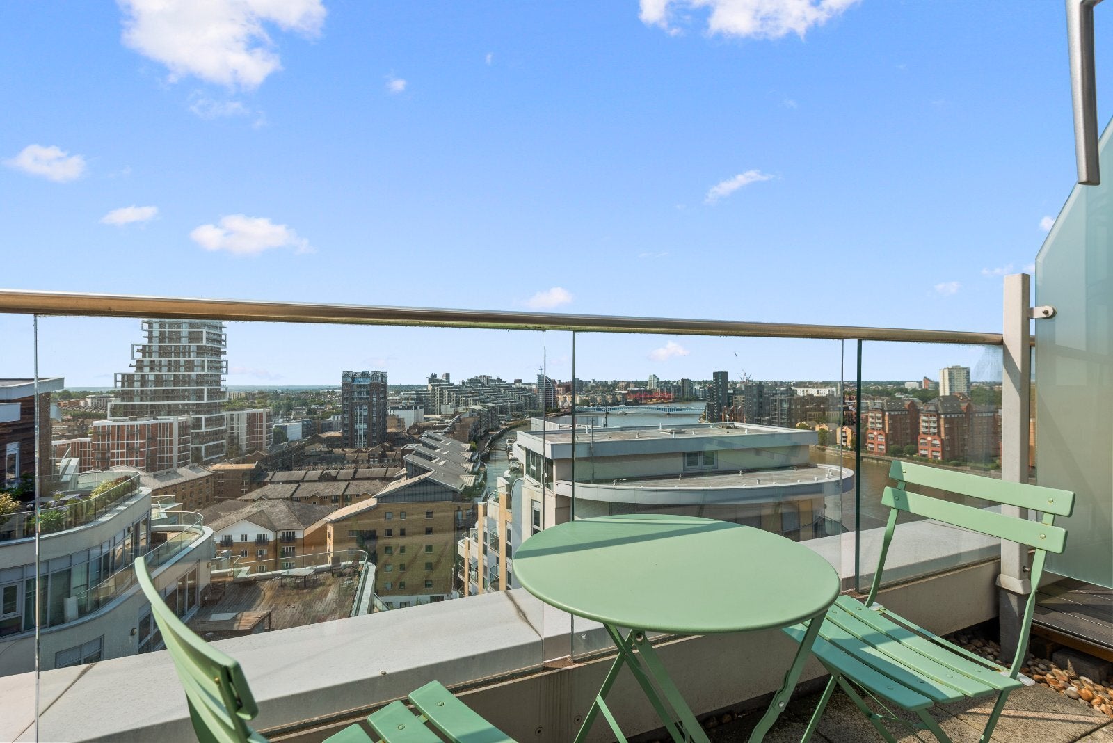 Flat Bridges Court in Greater London
