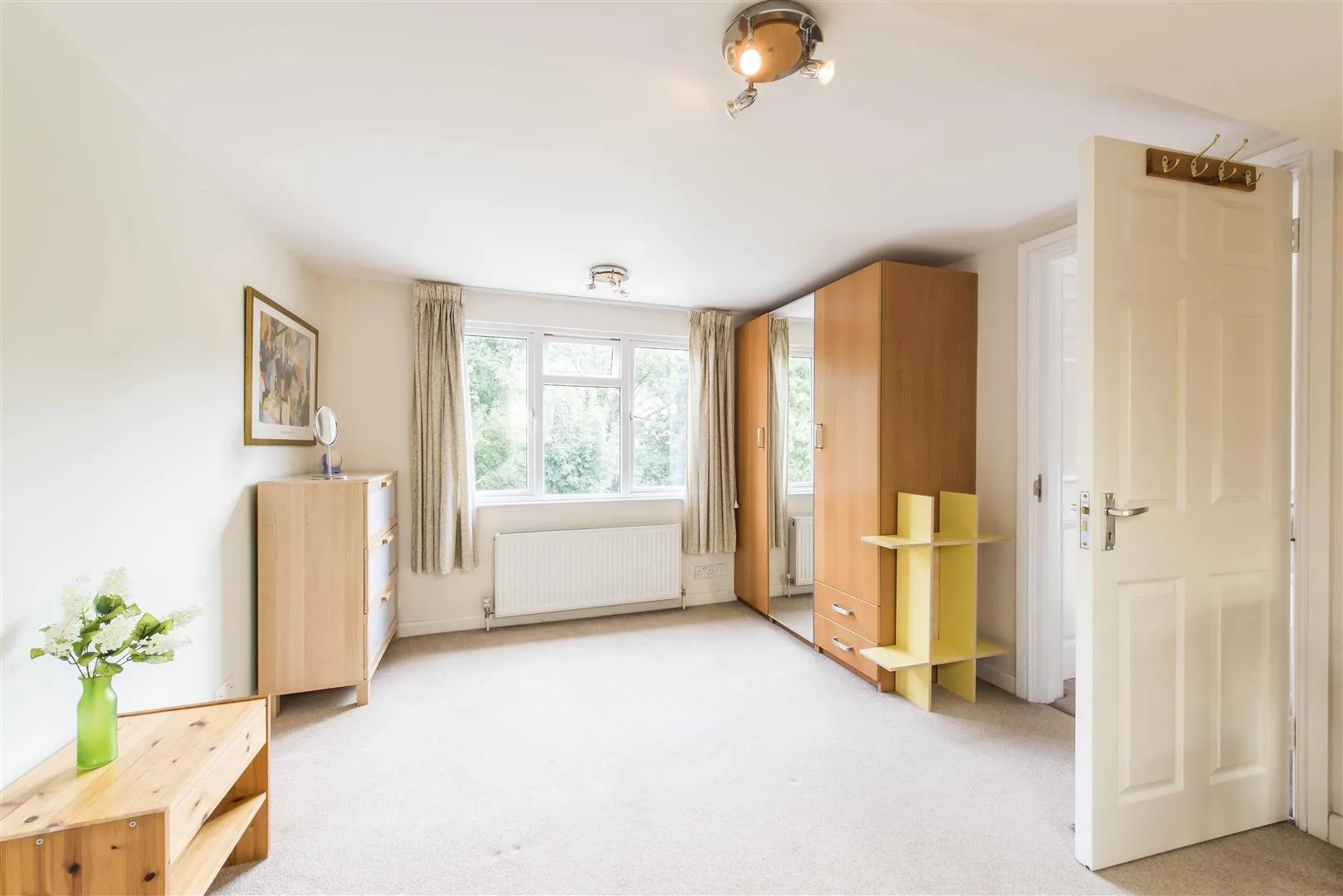 Flat Holders Hill Drive in Greater London