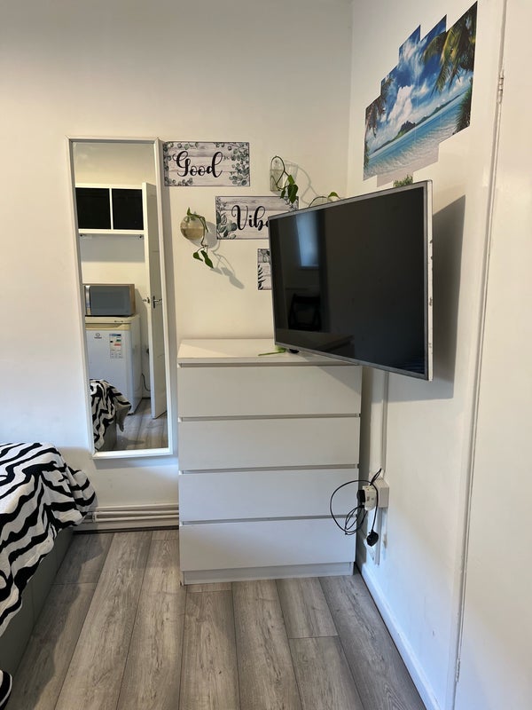 Room Stockwell Road in Greater London