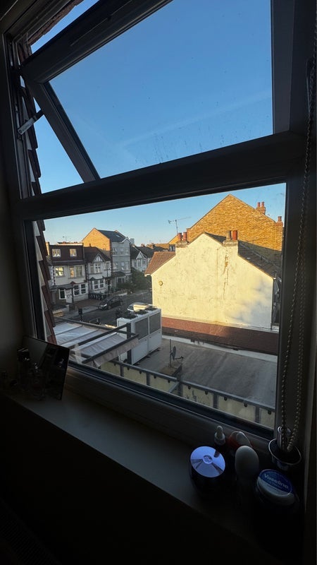 Room Wargrave Avenue in Greater London