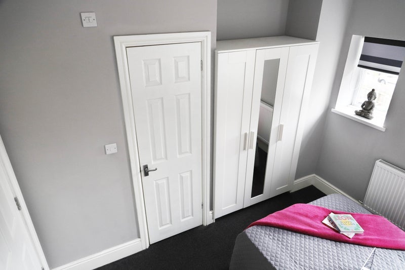 Room Edward Avenue in Salford