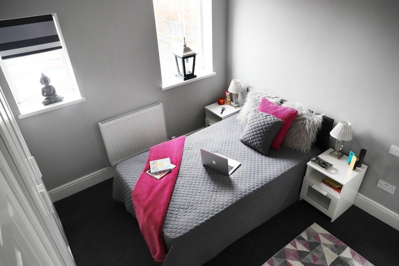 Room Edward Avenue in Salford