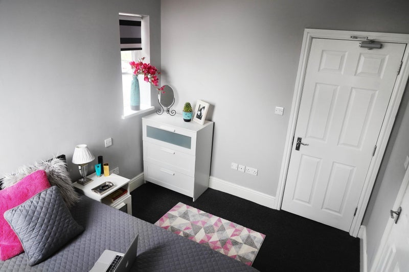 Room Edward Avenue in Salford
